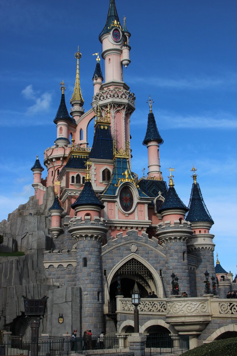 TheTravelWriter's tweet photo. Does Mickey have #Covid_19 ?? #Disney has announced that its theme parks in #Florida #California and #Paris will close from this weekend until at least the end of March, due to #Coronavirus - Some of the resort hotels will remain open however. #prayforMickey ! https://t.co/QGq6UPQp28