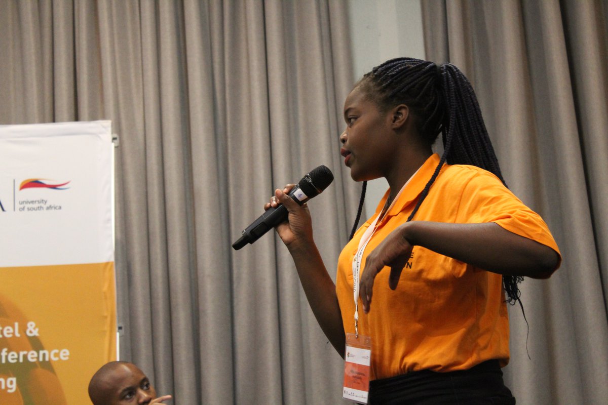 TiyaniTee's tweet image. I love the Squad Goals things on stage at #DataScienceHack
* Member 1 could not use a mic, another assists
* Member 1 gets too nervous and could no longer present
* Adjacent member gives a hug to Member 1
* Another member steps in and saves the day
* Member 1 comes back with 🔥