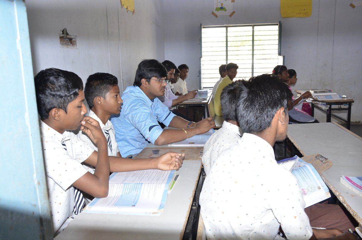 Collector_MBD's tweet photo. District Collector and PO, ITDA, Badrachalam inspected tribal welfare boys hostel erssulapuram,bayyaram https://t.co/ehlHvjQhKA
