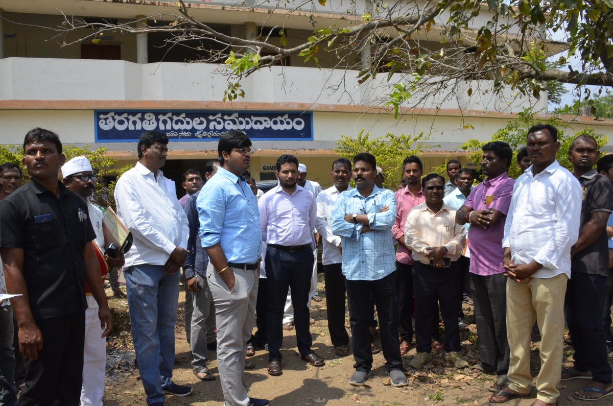 Collector_MBD's tweet photo. District Collector and PO, ITDA, Badrachalam inspected tribal welfare boys hostel erssulapuram,bayyaram https://t.co/ehlHvjQhKA