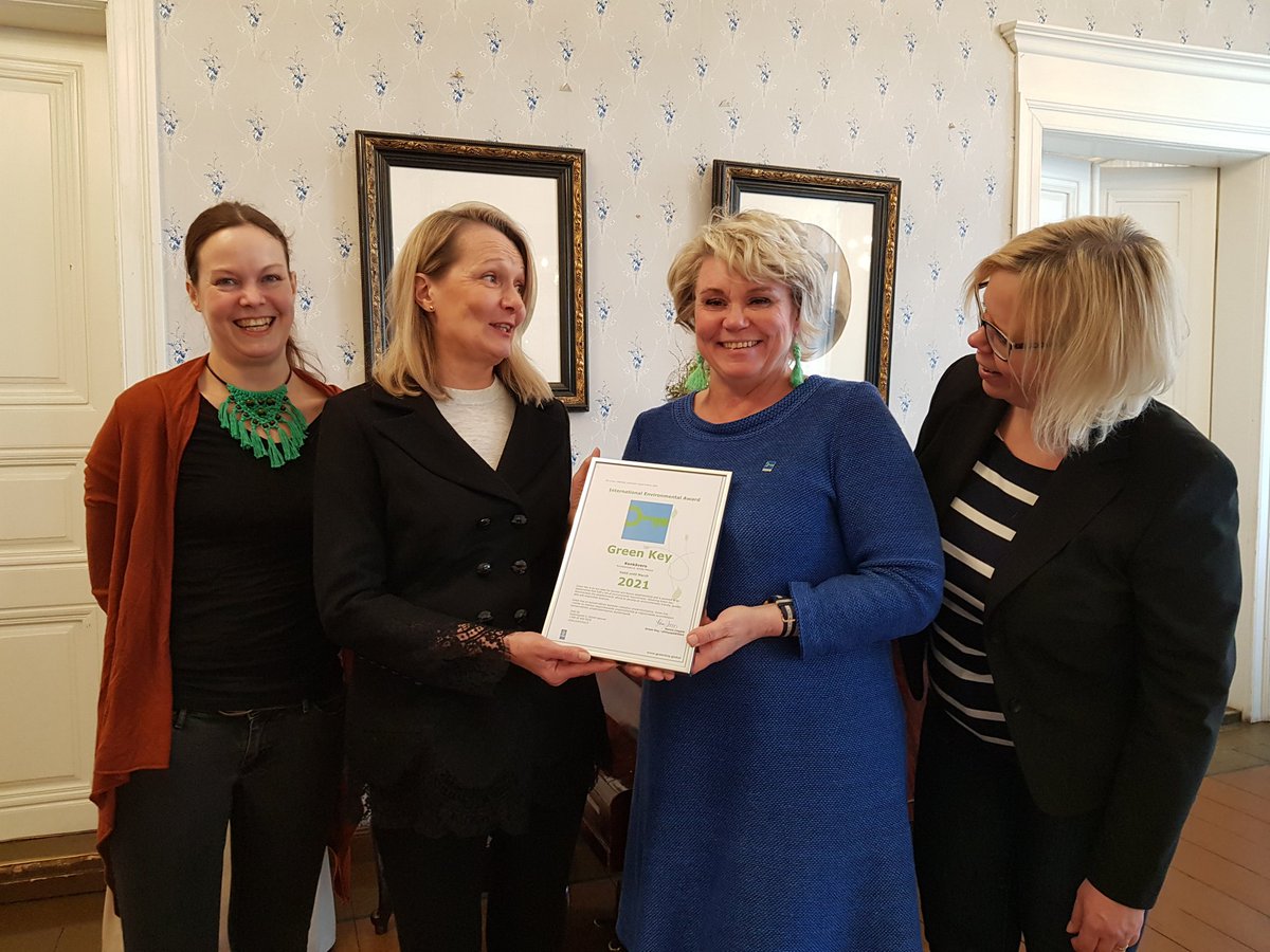#GreenKey -sertifikaatti on aina iloinen asia, vaikka ajat olisivat haasteelliset! Onnea #Kenkävero ja kiitos sertifikaatin luovuttaja @ToivakkaLenita! 💚 #matkailu #vastuullisuus #yritysvastuu #ympäristö