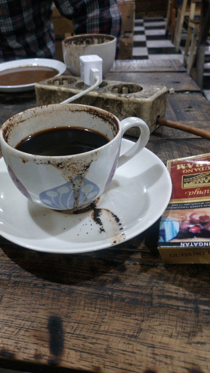 pekattttt kek suramnya idup #KamisHalu