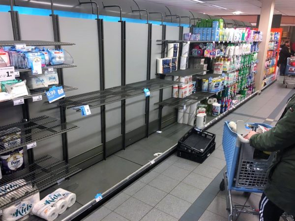 Fotorepo: klant grijpt naar rijst, maar ook vers vlees dlvr.it/RRpm40