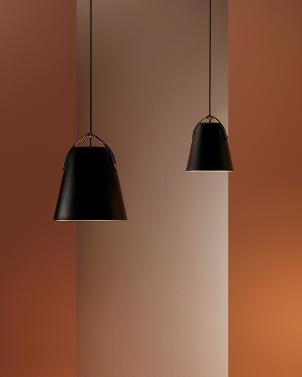 Taking its inspiration from Scandinavian design, Napa’s structure is based on simple and subtle shapes.

De inspiración escandinava, #Napa cuenta con una estructura de formas sencillas y sutiles.

#LEDSC4 #lighting #iluminación #decolight