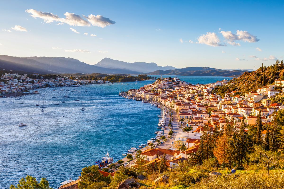 If you are planning to visit #Athens you can live the ultimate experience and sail to the nearby #Saronic Gulf. 💙 

Are you ready to discover the wonderful Saronic islands? 
Click here 👉 bit.ly/38Tij1u 

#Greeka #Greekislands