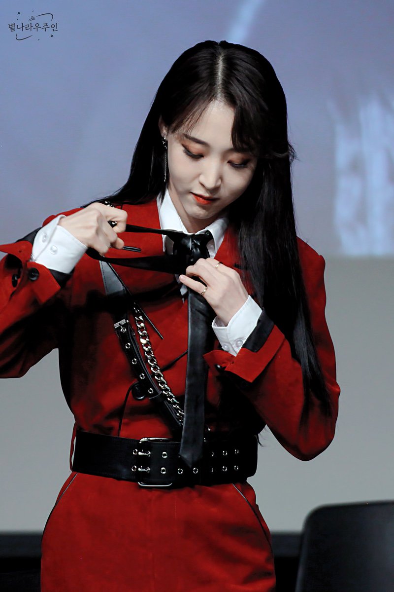 astronautMW's tweet photo. 200221 일지아트홀 팬사인회 문별
#마마무 #문별

넥타이 푸는 문별이도 사랑❤ https://t.co/sU0sHXFLgy