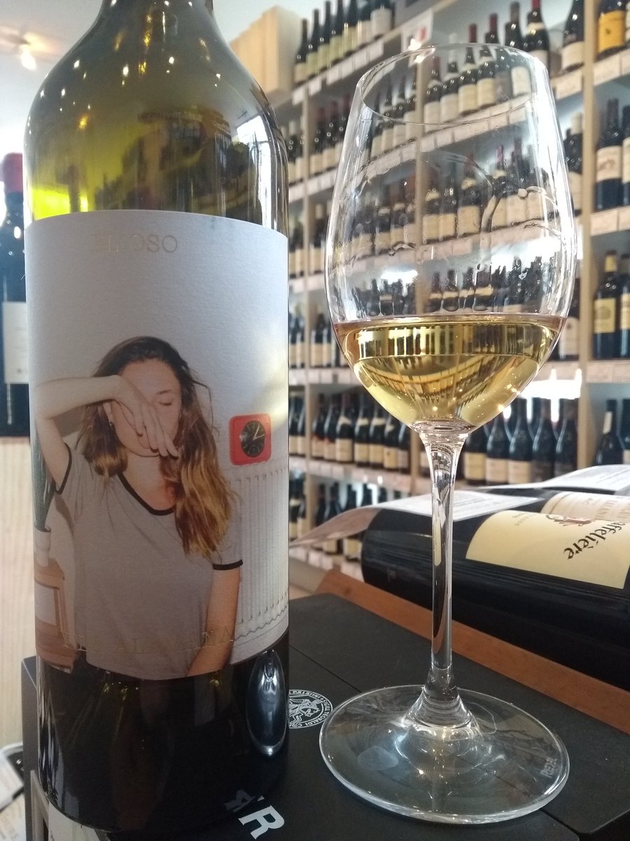 The latest arrival from the <a href="/MaquinayTabla/">màquina&tabla</a> stable of extraordinary #organic Spanish wines. A ripe open honey/apple/lemon #Verdejo Malvasia that fills the mouth with flavour. Find a pungent paella and sink into the weekend with a smile. bit.ly/LSEiOso