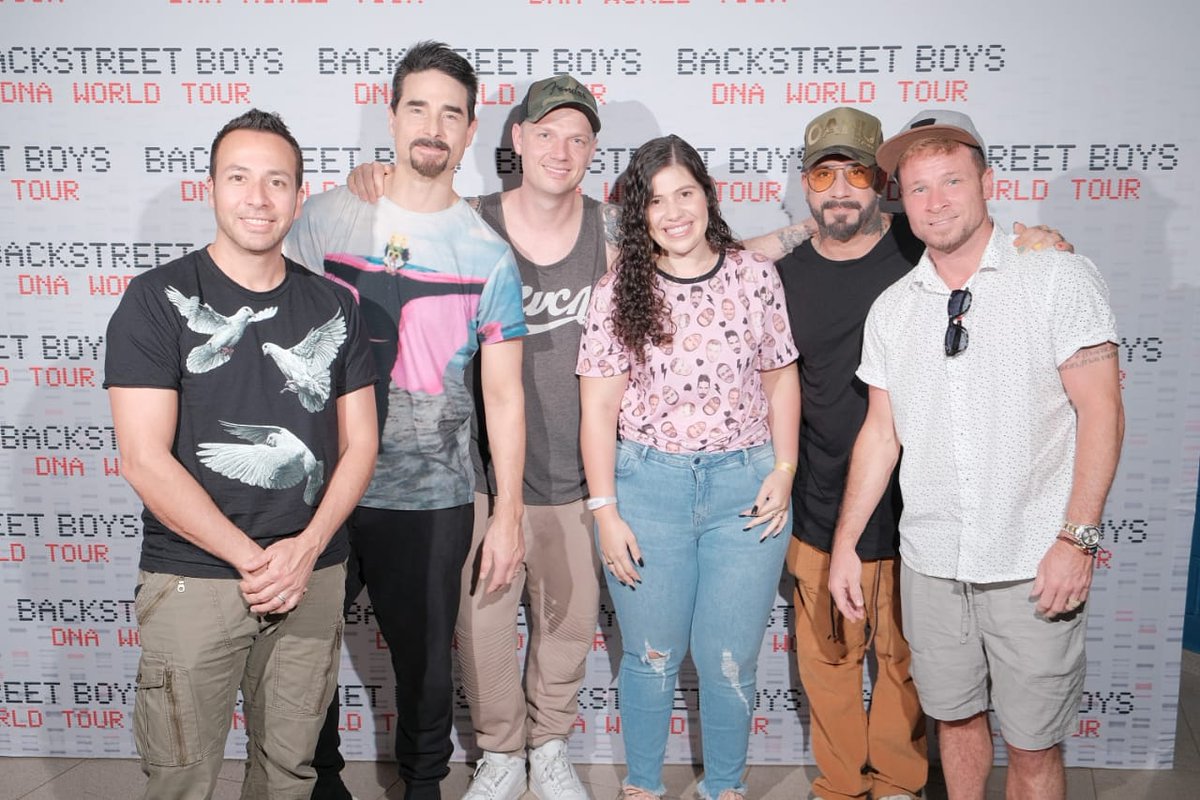 wallpapersBSB's tweet photo. Realizei meu sonho 💞❤🥰💗 @backstreetboys https://t.co/4tgzWJiizs