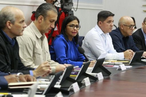 Este viernes se confirman los dos primeros casos de #coronavirus en #Venezuela🇻🇪 👉 bit.ly/3aTR9ZK

Como medida preventiva, fueron suspendidas las clases en el país y las congregaciones públicas