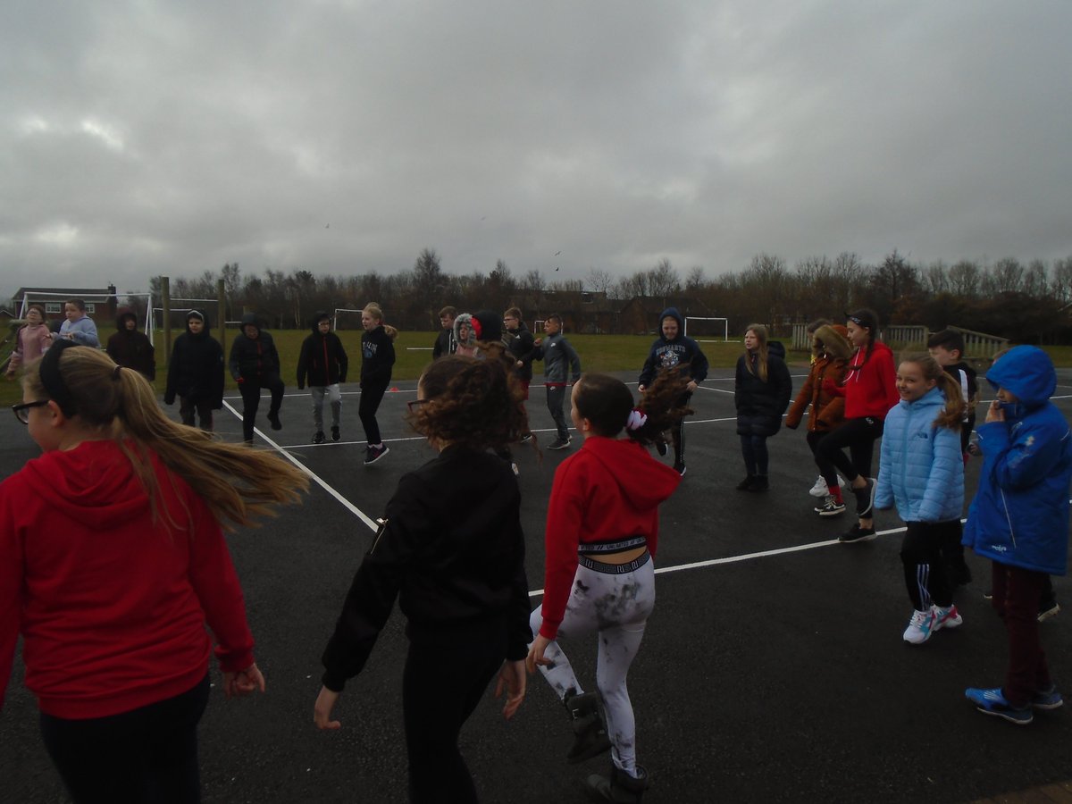 ClaveringTS27's tweet image. #5RT  The children did a warm up this morning before completing their #sportsrelief mile.