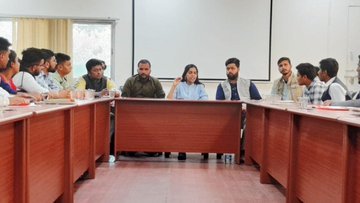 AfzalKhan_INC's tweet photo. NSUI National Incharge Ms. 
@guptar
 attended NSUI Social Media National Executive Meeting. Issues like nationwide #NSUI119 university outreach program and strengthening of NSUI on Social Media were discussed in detail.
@Neerajkundan https://t.co/wxfKQu6lqG