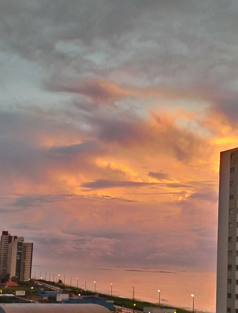 tialeticia's tweet photo. Bom dia! Logo cedo! https://t.co/SEtquF7nfX