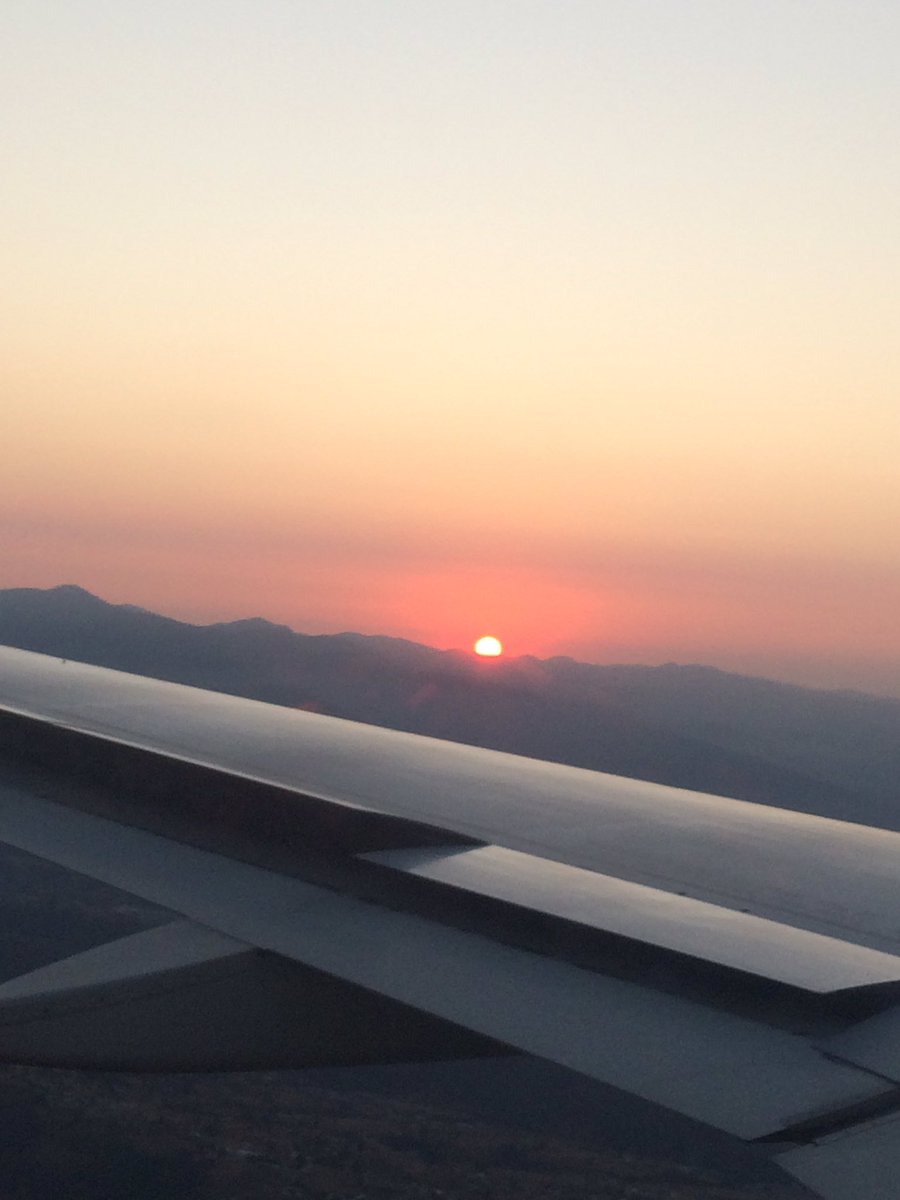 ”Sale el sol se despierta el calor
Sale el sol arranca ponte en marcha
Sale el sol gente q se traga el mundo, y de esos yo soy uno”
Aterrizando en #Toluca , lista para ver a <a href="/desordenpublico/">Desorden Público</a> en <a href="/SalaTraffic/">Sala Traffic</a> <a href="/arzescobar/">Alejandro Zambrano</a>