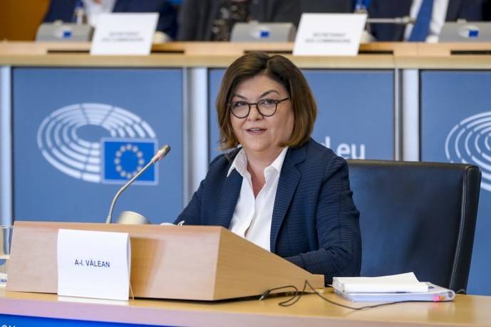 sTecnotron's tweet photo. La Comisión Europea quiere usar el Paquete de Movilidad Urbana para proponer mejoras en la #seguridad de las ciudades y, también, está analizando la posibilidad de reducir los límites de #velocidad a nivel europeo para reducir las #víctimas mortales.
https://t.co/WGtlpSaoUX https://t.co/wipM0epMvN