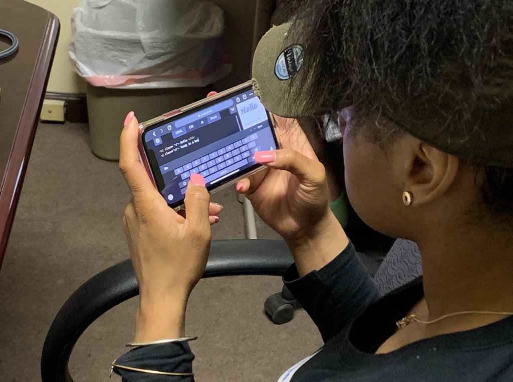 28daysproject's tweet photo. The WebWomen 2020 Coding Workshop Series is a hit at @SierraHouseNJ in East Orange! We’re opening doors to technical creativity and more robust career options! #EndPeriodPoverty #28daysproject #EmpoweringWomen #strongertogether #womenintech #womenwhocode https://t.co/ftHAWNPqL2