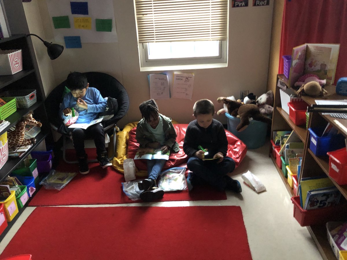 Chapmansstars's tweet photo. Enjoying popcorn and flashlight Friday because students read independently for 15 minutes yesterday. So happy they love to read! https://t.co/clP4TVRm19
