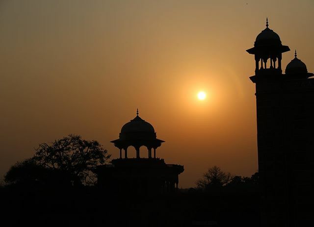 danisfootprints's tweet photo. #sunset in #india #color #nature https://t.co/mgrsmb9z71 https://t.co/ArgP94TQQq
