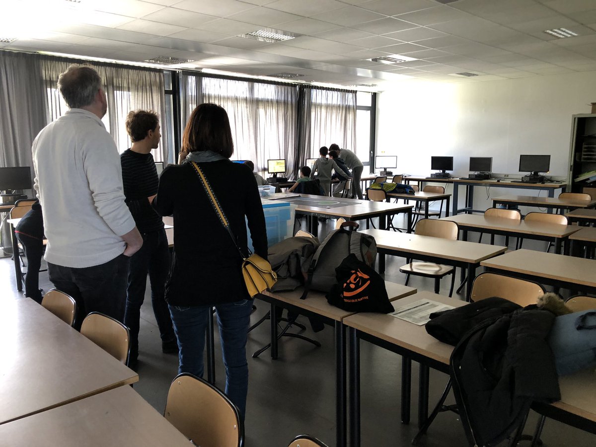 juliendelmas's tweet photo. Aujourd’hui le @collegedaguerre accueille des enseignants des bassins d’Argenteuil et d’Eghien pour le Forum des Usages du Numérique #FUNacVer organisé par la @DANEVersailles
Atelier de-education, club robotique, présentation de Tactileo. https://t.co/wIbSSpmLm0