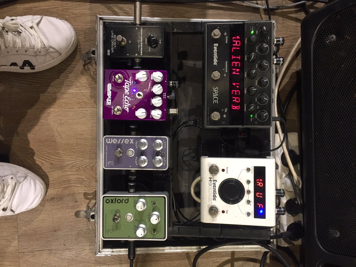 CokelatErnest's tweet photo. Back on studio with @COKELATband https://t.co/2NzcrrFsk4