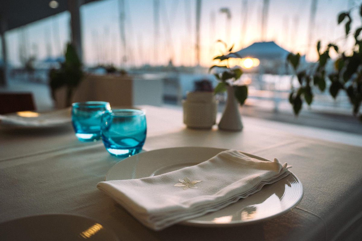 Atendiendo a la necesidad de tranquilizar y proteger a nuestro público en esta excepcional situación les informamos que nuestro local, servicio de sala y cocina están adecuados al actual momento. Habiendo tomado las medidas necesarias al respecto y seguir adaptándonos