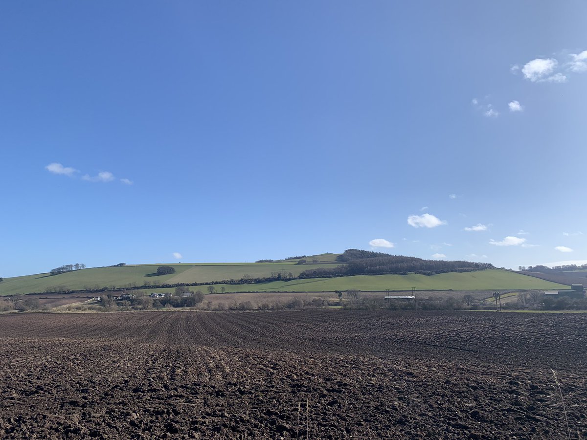 Galbraith_Rural's tweet photo. BLUE SKIES | The weather many have been waiting on to get ploughs in the ground and fertiliser on the fields π±βοΈ
#farm24 #farm365 #springfieldwork #agrichatuk https://t.co/M7vNFT7C1n
