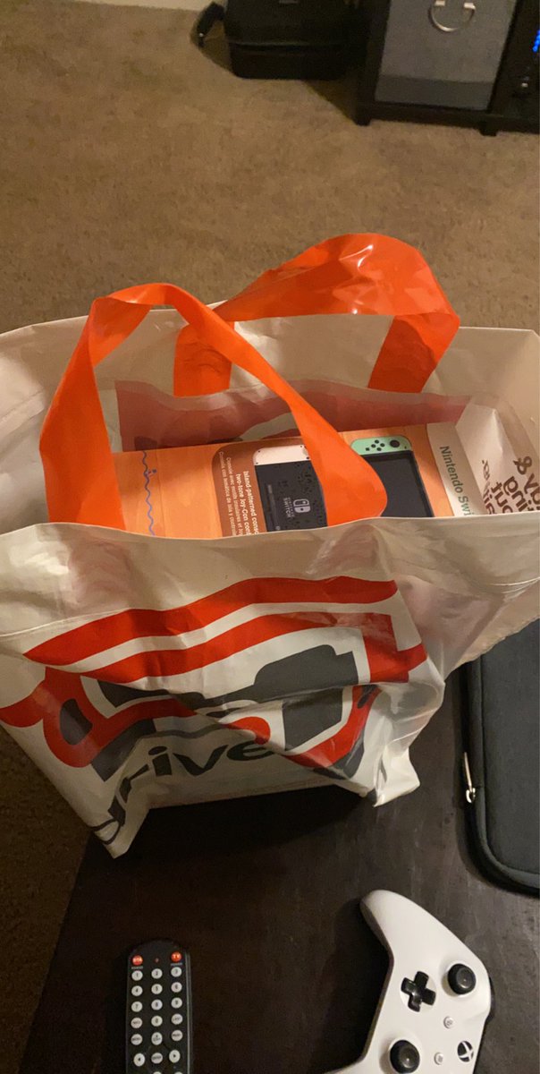 T_Weeden32's tweet photo. @ACPocketNews Y’ALL I got it with in-store pickup. I never thought this day would come 😭 https://t.co/Bfz4MbLnIG