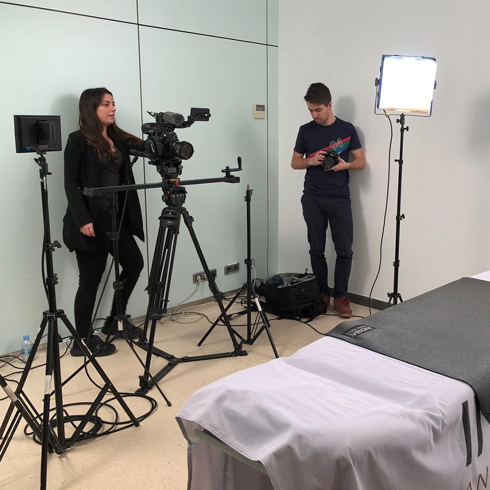 avvideo_net's tweet photo. • A vegades els nostres col·laboradors són una mica... gossos! 🐶 Sempre és gratificant poder gravar fora del que és habitual. Càmera, llums, acció! 

https://t.co/SNP9yl6rbI
⠀
#commercialproduction #camerasetup #indiba #indibaanimalhealth #avvideo @AnimalIndiba https://t.co/FSbgE1h1r5
