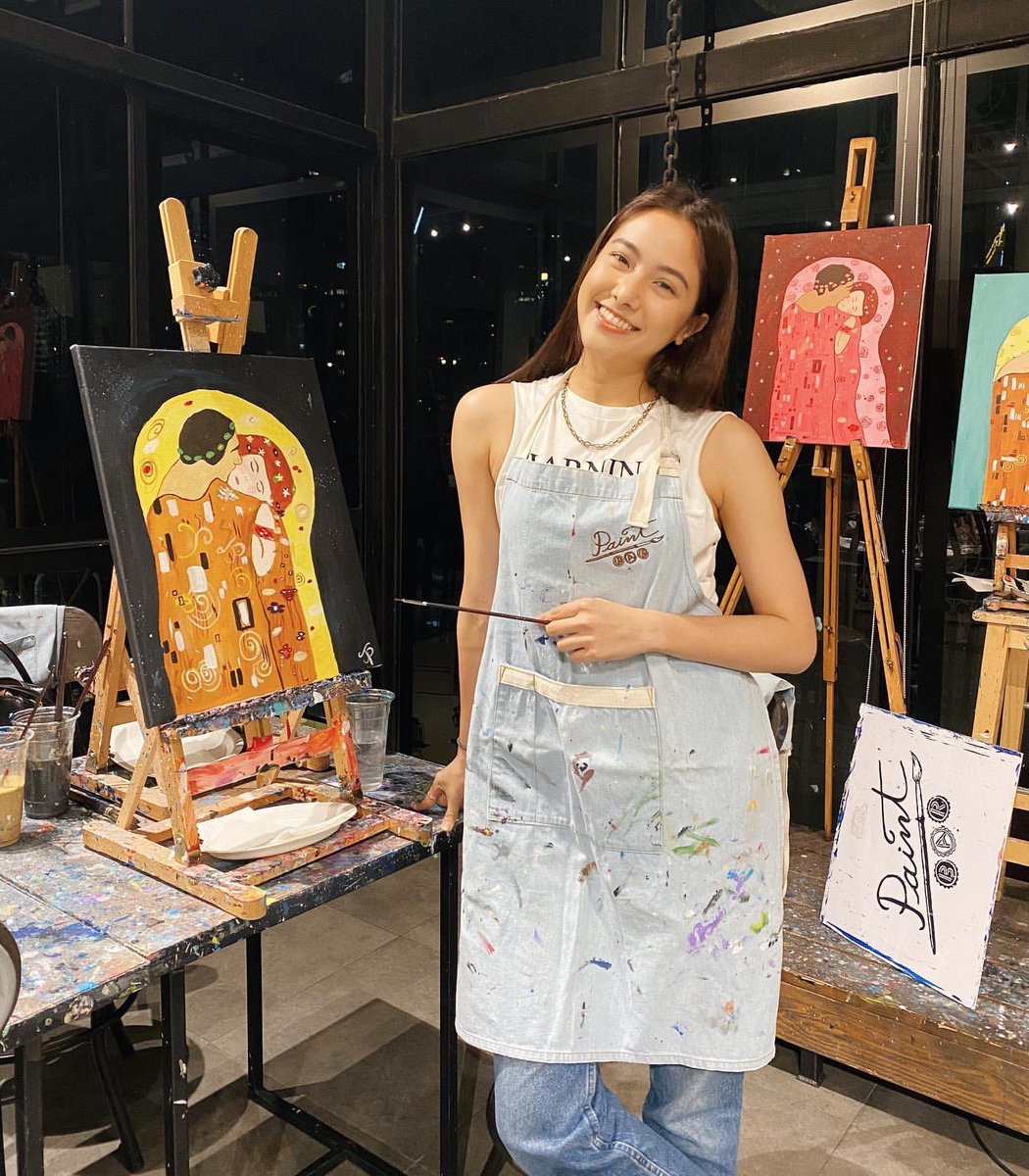 นั่งวาดยันปิดร้านเลยค่ะ😂