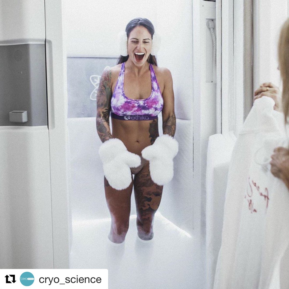 Lasse deinen Endorphinen durch Kryoanwendungen freien Lauf! Du kannst den Endorphinspiegel durch die regelmäßige Nutzung einer Kryosauna ganz natürlich erhöhen. Die extreme Kälte setzt Endorphine frei, die das Wohlbefinden steigern.

#cryo #cryotherapy #recovery #stayyoung