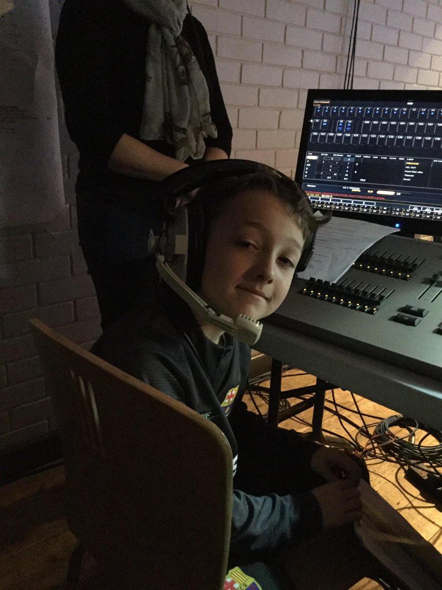 EllisonPrimary's tweet image. What an amazing end to a wonderful work experience week. The children showcased their backstage work today and it was all delivered in expert fashion. A huge thank you to @RSC_Education, @NewVicTheatre, all of the staff and actors. #RSCNextGen #EllisonSMSC