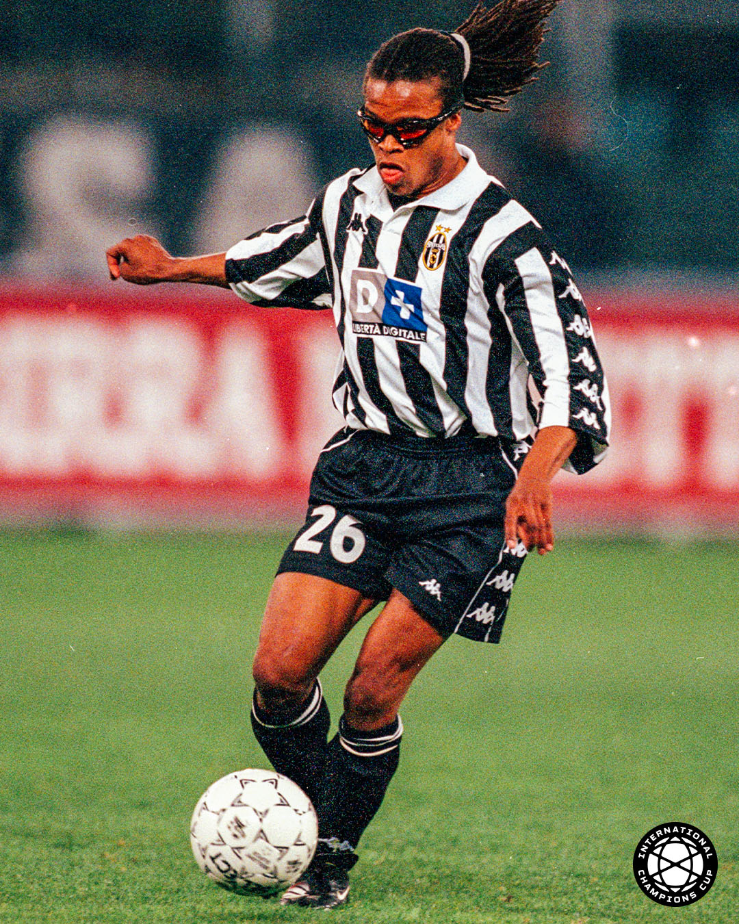 Happy birthday to the man who made iconic in football!

Edgar Davids is 47 years young today 