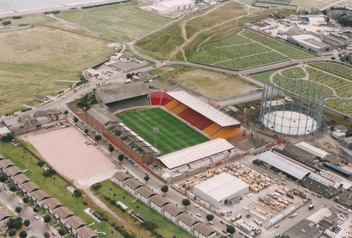 Pittodrie van Aberdeen, ook een stadion dat er binnenkort aan gaat en vervangen wordt door een lelijk LEGO-ding buiten de stad.