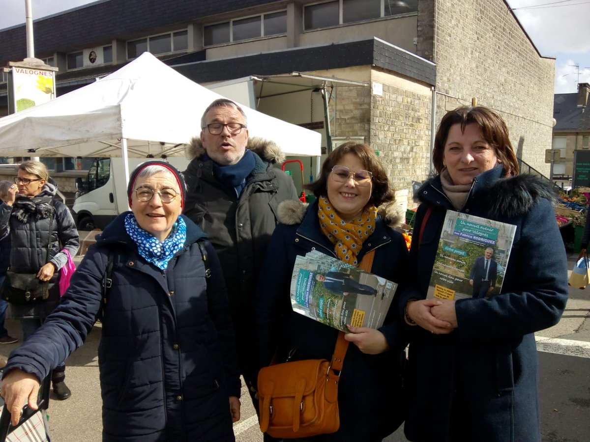 PourValognes's tweet photo. Dernier jour de campagne sur le marché de #Valognes pour une équipe toujours aussi motivée et dynamique. Dimanche, votez Un nouvel avenir pour #Valognes avec @Rodriguez_Fab https://t.co/0rMKPaP50X