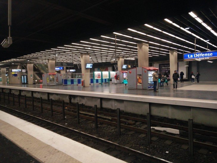 maubert78's tweet photo. La sncf en décembre (grève)                VS                                                              La sncf en mars (covid-19) #coronavirusfr #confinement #ReformeRetraites #macron https://t.co/kIcAqK73U3