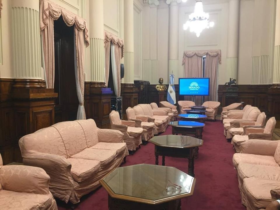 arielavalosrn's tweet photo. Esta semana viajamos a CABA con la ministra @marthavelezrn, para llevar a cabo diferentes reuniones con referentes de la Cultura.

Aprovechamos la oportunidad para visitar a @Weretilneck y recorrer los diferentes espacios del @SenadoArgentina. 

¡Gracias Alberto por recibirnos! https://t.co/Lrhvmxnu7U