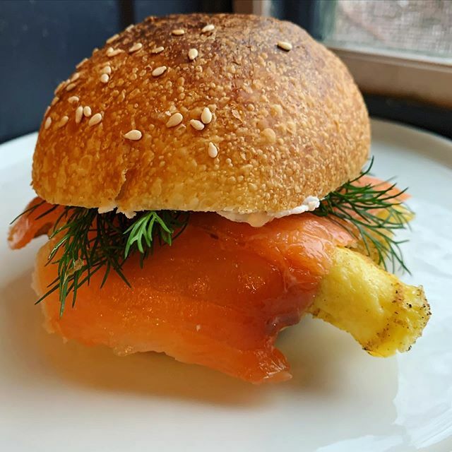 kingstonbread's tweet image. A reason to get out on this gloomy Friday the 13th: Uncle Leo Special - Lox, Quick scramble, Cream Cheese, Capers, Red Onion on a Milk Bread Bun. #leavenedbynature #bakeryandbar #uncleleo ift.tt/39OMisA