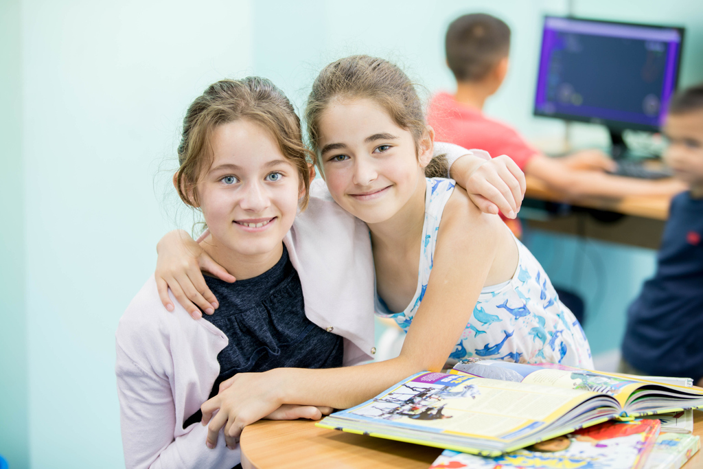 We often hear from parents who face daily battles over getting their kids to read at home while they are off school.
We've got you covered with our three tops tips to making reading at home a habit! ⁠📚#reading #tuition soo.nr/7KjN