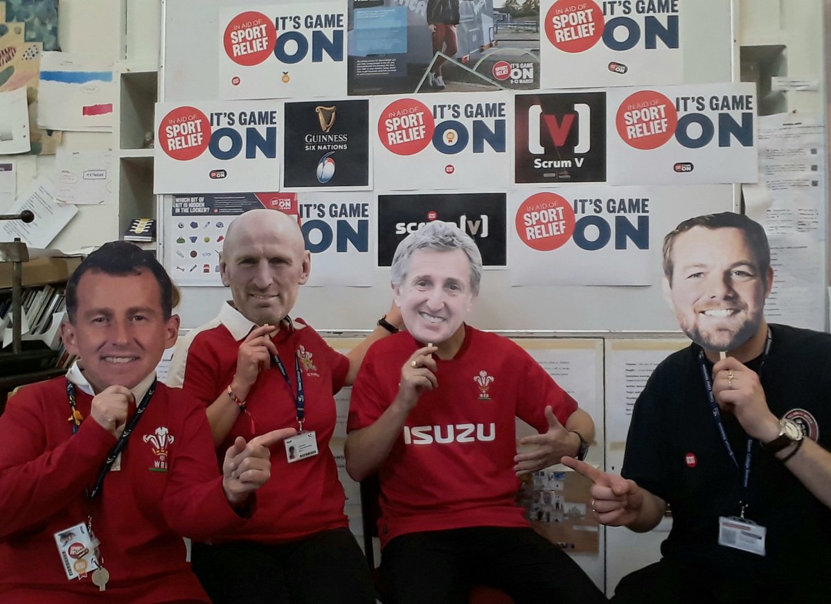 MarilynSwansea's tweet photo. When Llwyn y Bryn Visual Arts staff and students @GowerCollegeSwa discuss mental health awareness @BBCScrumV @sportrelief It's Game On @Nigelrefowens @gareththomas14 @JiffyRugby @AlunWynJones @rossharries1 Best rugby team! #wellbeing #notjustaclassroom https://t.co/CzEKhdvKit