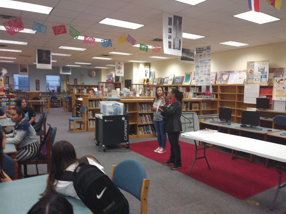 teachonamission's tweet photo. Congrats to the newest students of Del Valle Early College High School @DVISD_ECHS @DelValleISD we are so #DVPROUD #OnAMissionForSuccess #WritingOurOwnScript https://t.co/eL1JoBvC4v