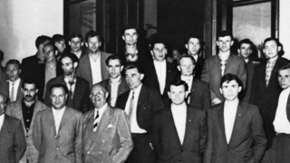 BILBAOEURO2020's tweet photo. Zenbat #selekziok parte hartu zuten 1960ko #Euroan? Lau taldek parte hartu zuten inaugurazioko azken fasean eta 17k bakarrik jokatu zuten sailkapen fasea.
#LiveItForReal #bilbao #bilbaoeuro2020 https://t.co/xcC64AejTx