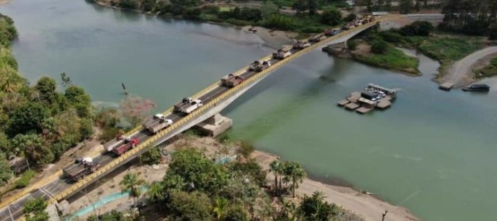 CristyRinconHar's tweet photo. PUENTE VALENCIA COMENZÓ CON @AlvaroUribeVel Y @saenzcmarta PRESUNTAMENTE SE LO ROBARON, COMENZÓ NUEVAMENTE CON @JuanManSantos Y #ALEJANDROLYONS PRESUNTAMENTE SE LO ROBARON, CONTINÚO CON @JuanManSantos Y @EdwinBesaile Y LO TERMINO @IvanDuque Y #SANDRADEVIA
FIN DEL COMUNICADO..🥃 https://t.co/yJ0kNNE6qT