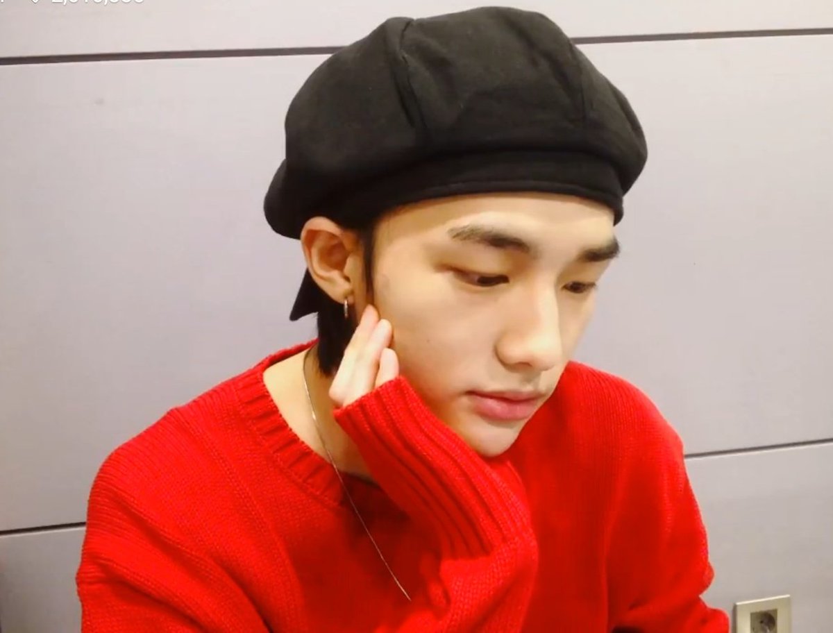 hyunjinpost's tweet photo. his dimple 🥺🥺 https://t.co/PY0uaWt3db
