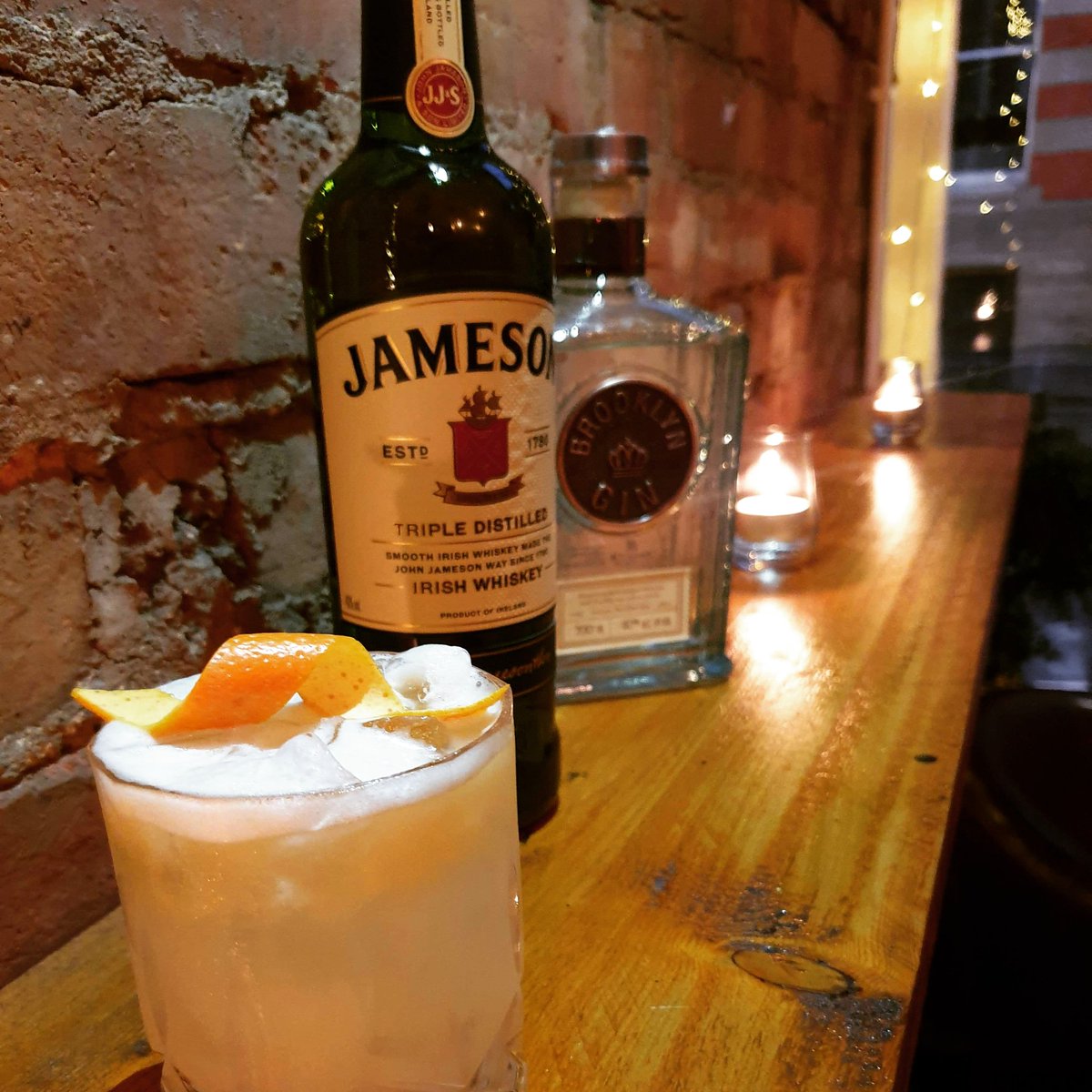 manhattan_34's tweet photo. ☘️St Patrick's Day specials 🍀

'BROOKLYN BLOC PARTY' 

Brooklyn Gin • Jameson's Irish Whiskey • Peach • Citrus • Handmade Citrus Peel Syrup • Foam

Only £6.50! 

All our St Patrick day deals will be available from Friday until Tuesday. https://t.co/blhpMU6hg3