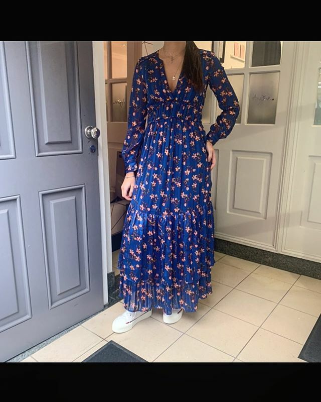 ☀️ The sun is shinning,  we’ve got that Friday feeling,  so It’s time to put on our favourite summer dress from@scotch_soda 😍 If you love this dress, pop in to see matching pieces in-store. 😀  #agathaboutique #visitlincoln #visitlincolnshire #stylein… ift.tt/3aVVprF