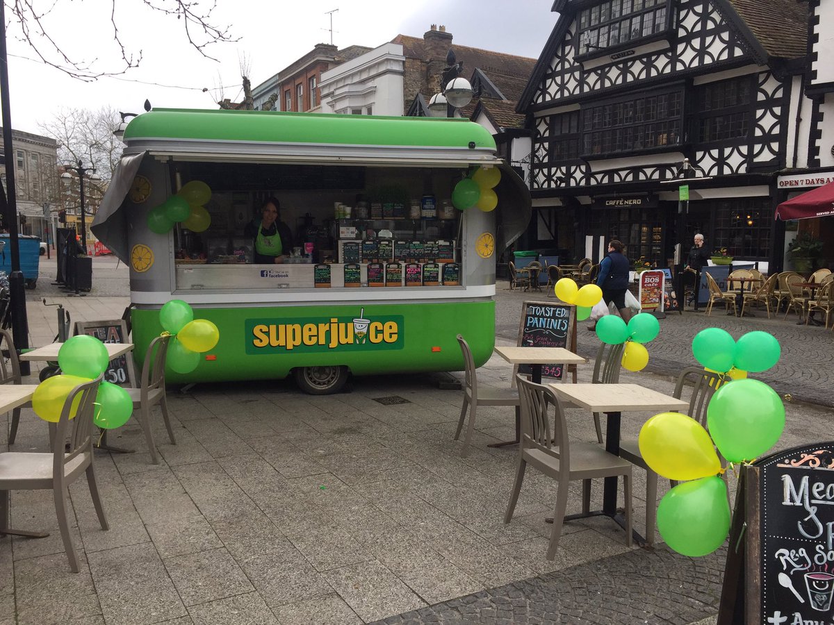 Superjuicego's tweet photo. Today we are celebrating our 3 year anniversary 🎉🎈🍾🥂
We are giving away a healthy sweet treat to every customer to celebrate 💚
Choose between our 🥥 coconut bliss balls or 🍫 cacao berry bites 😋
Pop by if you’re in town today ☀️
#superjuice #taunton #celebration #juice https://t.co/Xs7WCgAeew