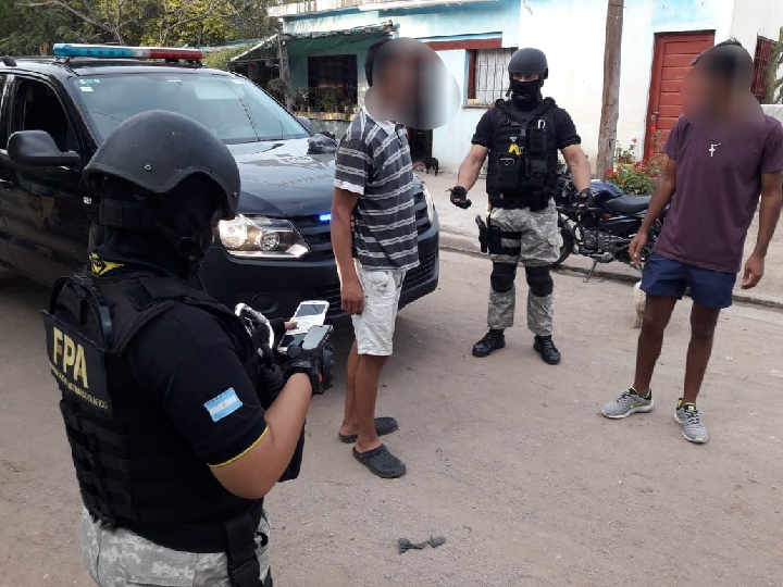 FPAcba's tweet photo. #Simbolar Efectivos de la Fuerza realizaron controles preventivos en diversos barrios y espacios verdes de dicha localidad. #Seguridad #FPA https://t.co/haWiBrSCKe