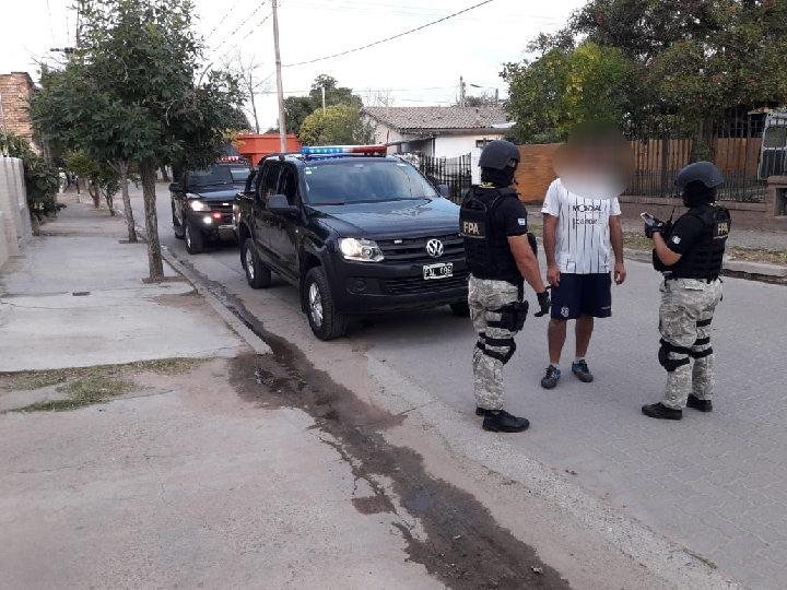 FPAcba's tweet photo. #Simbolar Efectivos de la Fuerza realizaron controles preventivos en diversos barrios y espacios verdes de dicha localidad. #Seguridad #FPA https://t.co/haWiBrSCKe