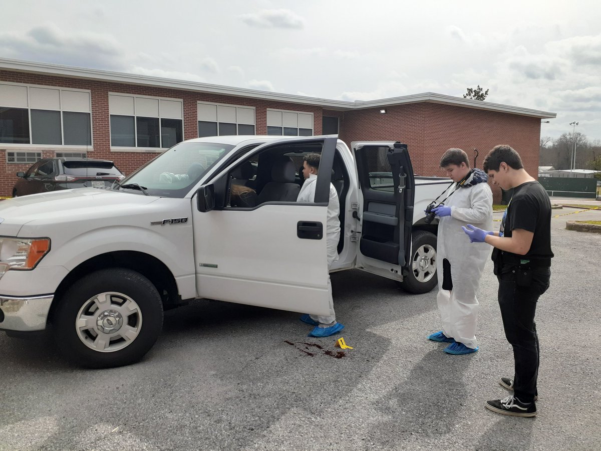 THSCJClub1's tweet photo. CJ II students worked on their mock crime scenes this week. #THSCJ @TullahomaHS https://t.co/sWzHTZWXsz