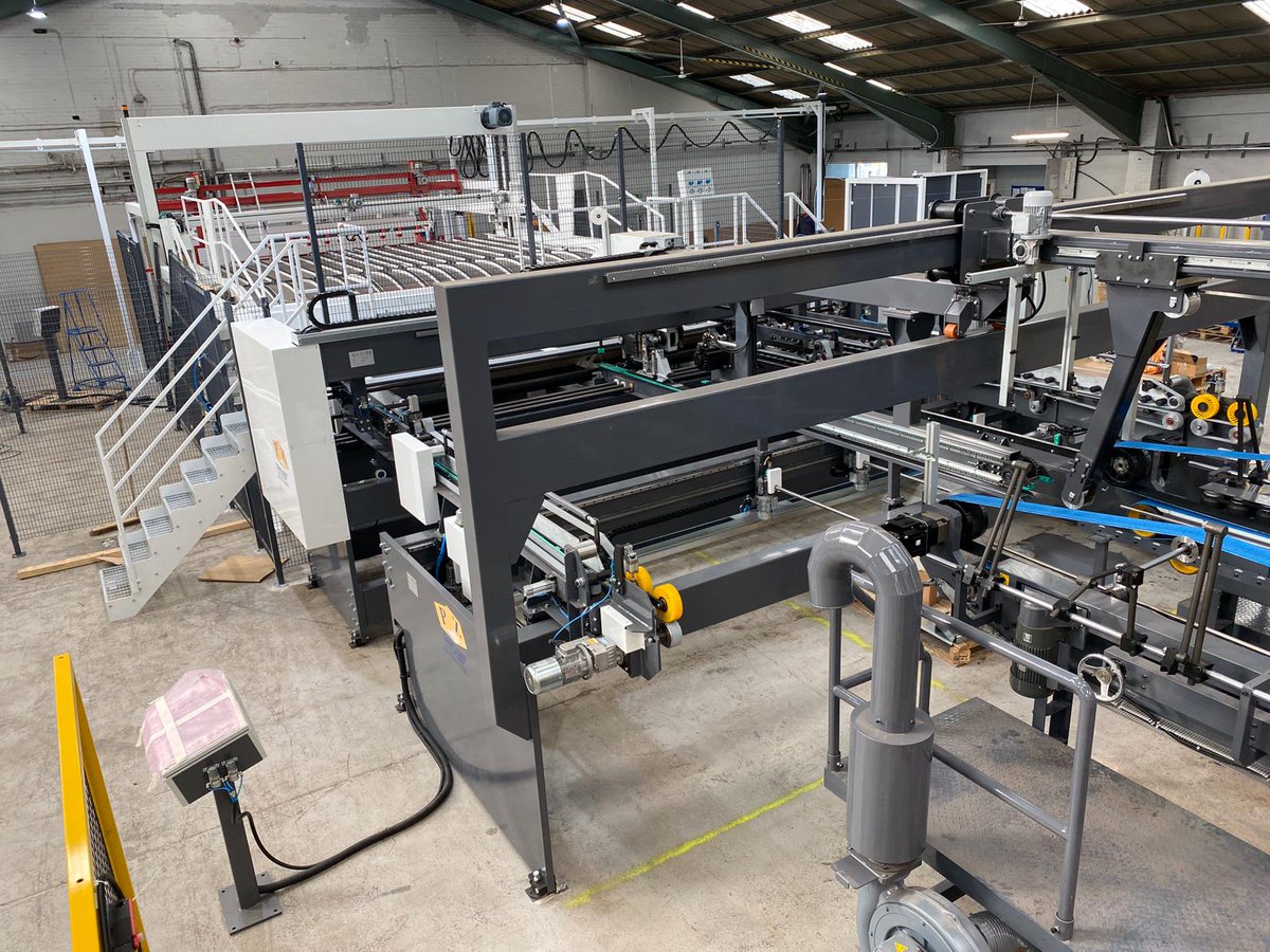 tien_ltd's tweet photo. Jambo Jambo Jambo Flexo Folder Gluer Feeder, Two color Printer, Dual Slotter, Die-Cutter, Stitcher, Stacker. 2200mm*4800mm
Great Success Installation in UK. World classic. 
#TCY #Flexo #Jumbo #Foldergluer #Casemaker #Corrugator #sustainable #automation #tcyflexo #tcycorrugated https://t.co/EaLKKHI0hQ