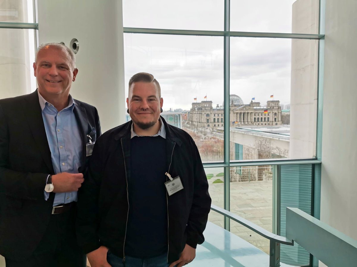 ➡️Besuch Bundeskanzleramt &amp; Büro von <a href="/DoroBaer/">Dorothee Bär</a> 

Gemeinsam mit unserem Partner <a href="/SotecGmbH/">SOTEC GmbH</a> durften wir unser Projekt für Vereine vorstellen und über E-Sport-Breitensport sprechen. Danke für diese Möglichkeit!
#ern #tsvo #esport